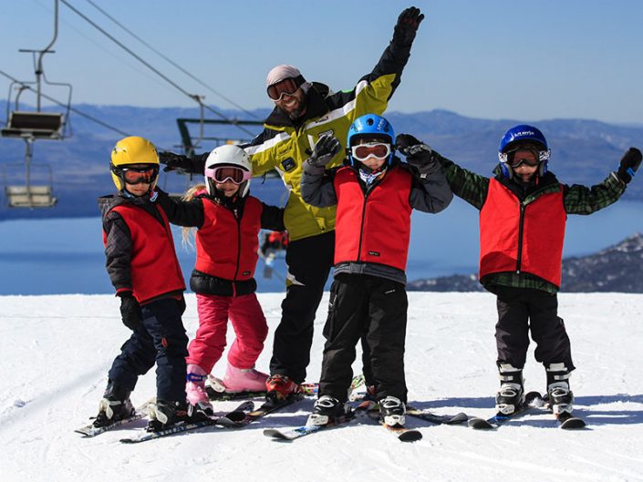 La Base Escuela de Ski & Snowboard Clases para niños en el Cerro Catedral